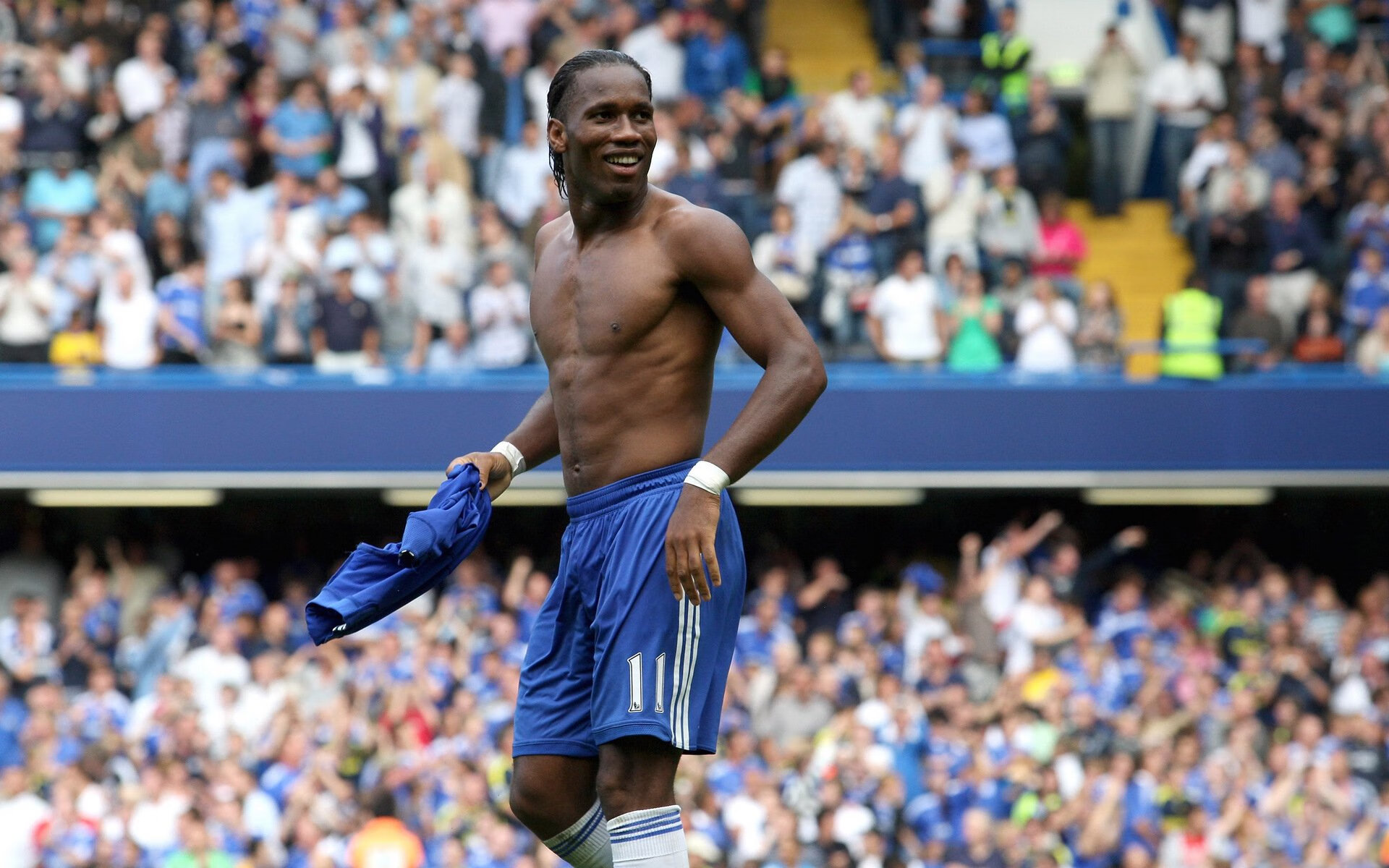 球迷“狂热应援”引爆欧冠夜——一场视听盛宴，球迷狂欢